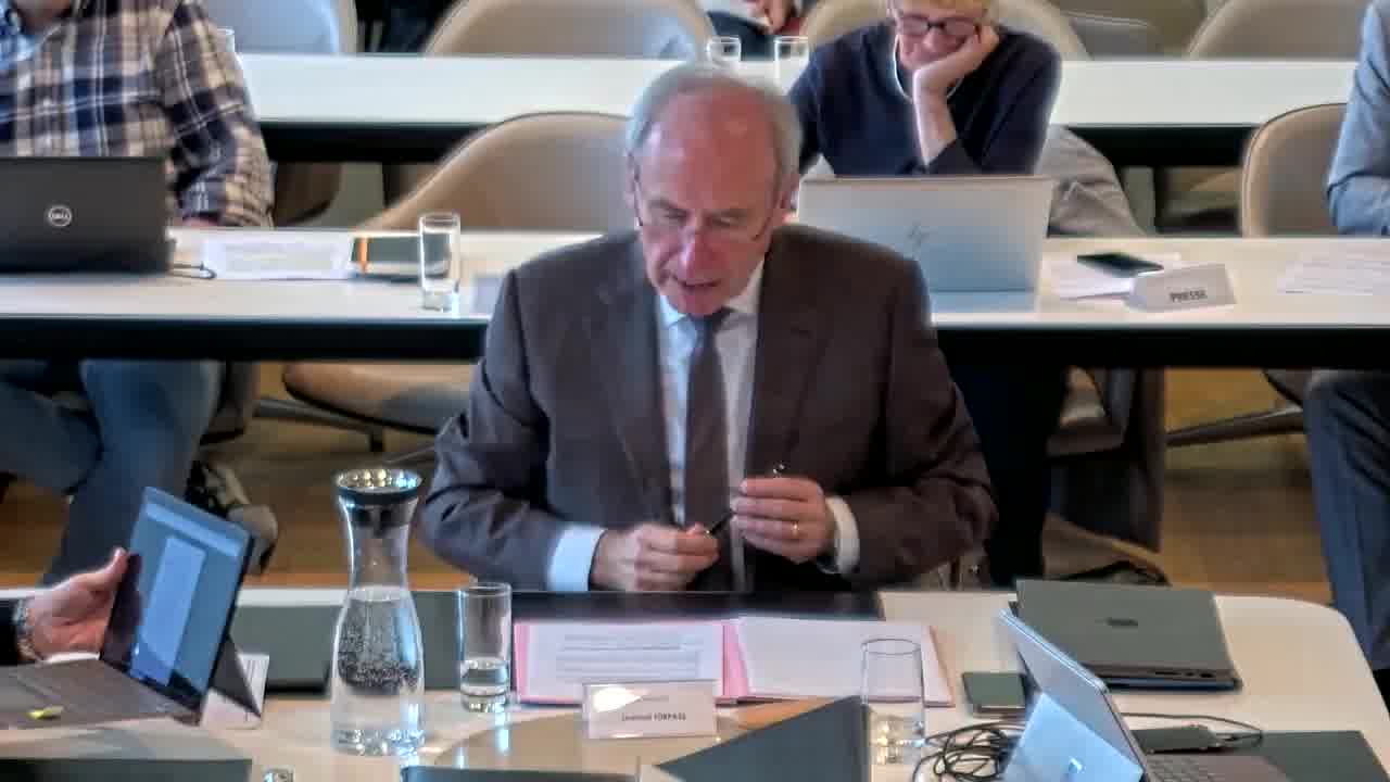 9a & 9b. Interventions du parti LSAP